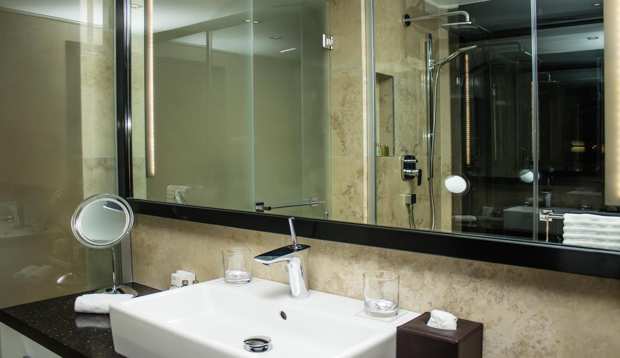 11 Mirrors Design Hotel Kijev Szoba fotó