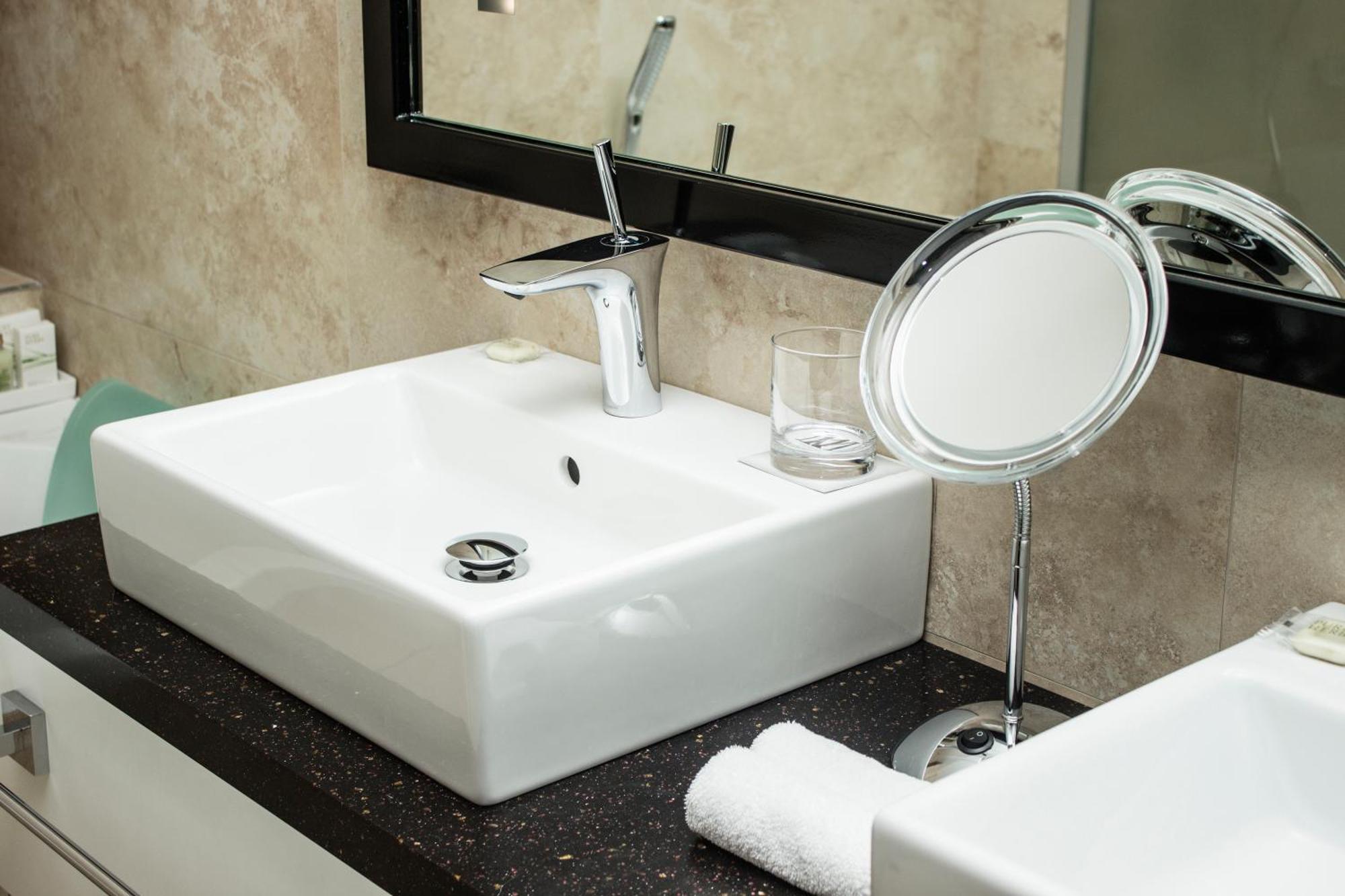 11 Mirrors Design Hotel Kijev Szoba fotó