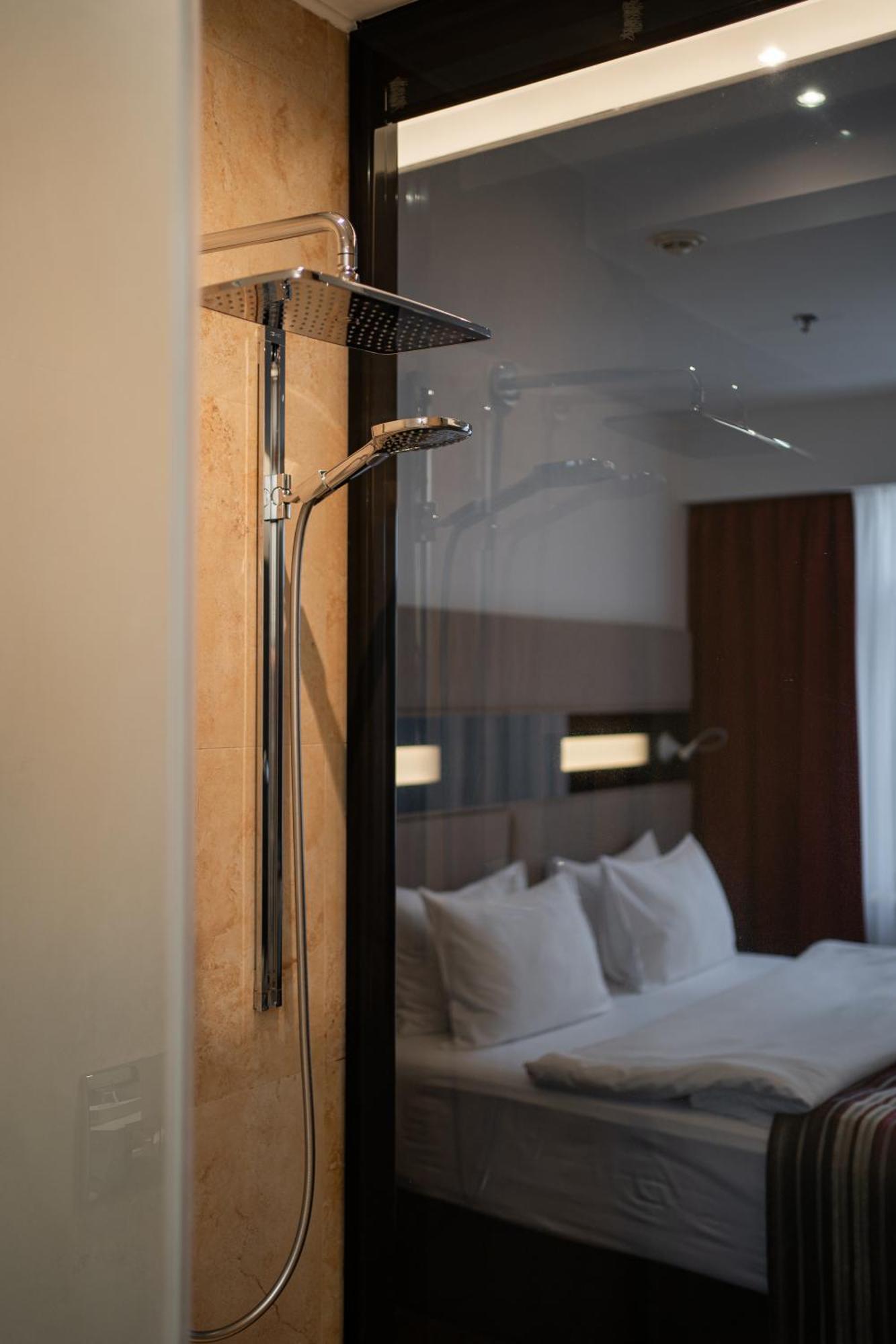 11 Mirrors Design Hotel Kijev Kültér fotó