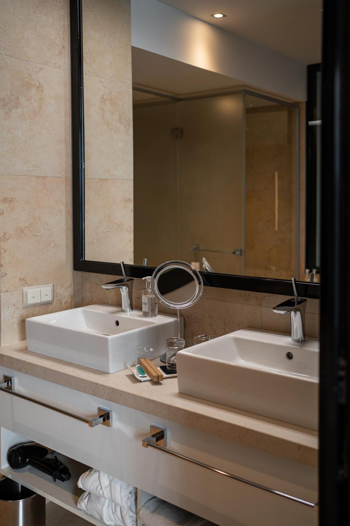 11 Mirrors Design Hotel Kijev Kültér fotó
